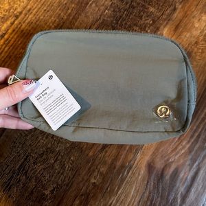 Lululemon everywhere belt bag
